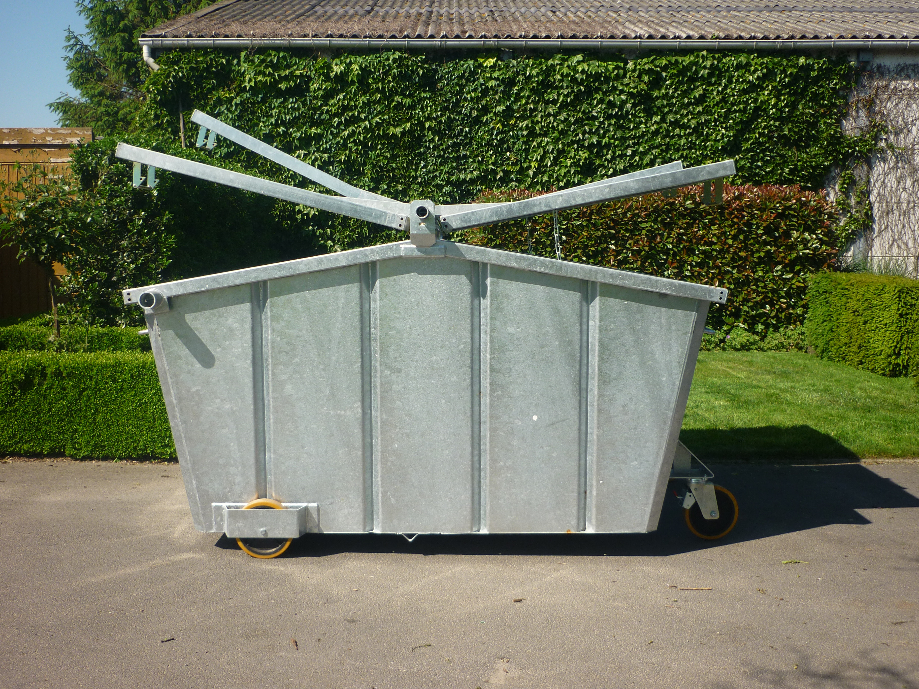 Rolcontainer 5000L zijkant deksel.jpg