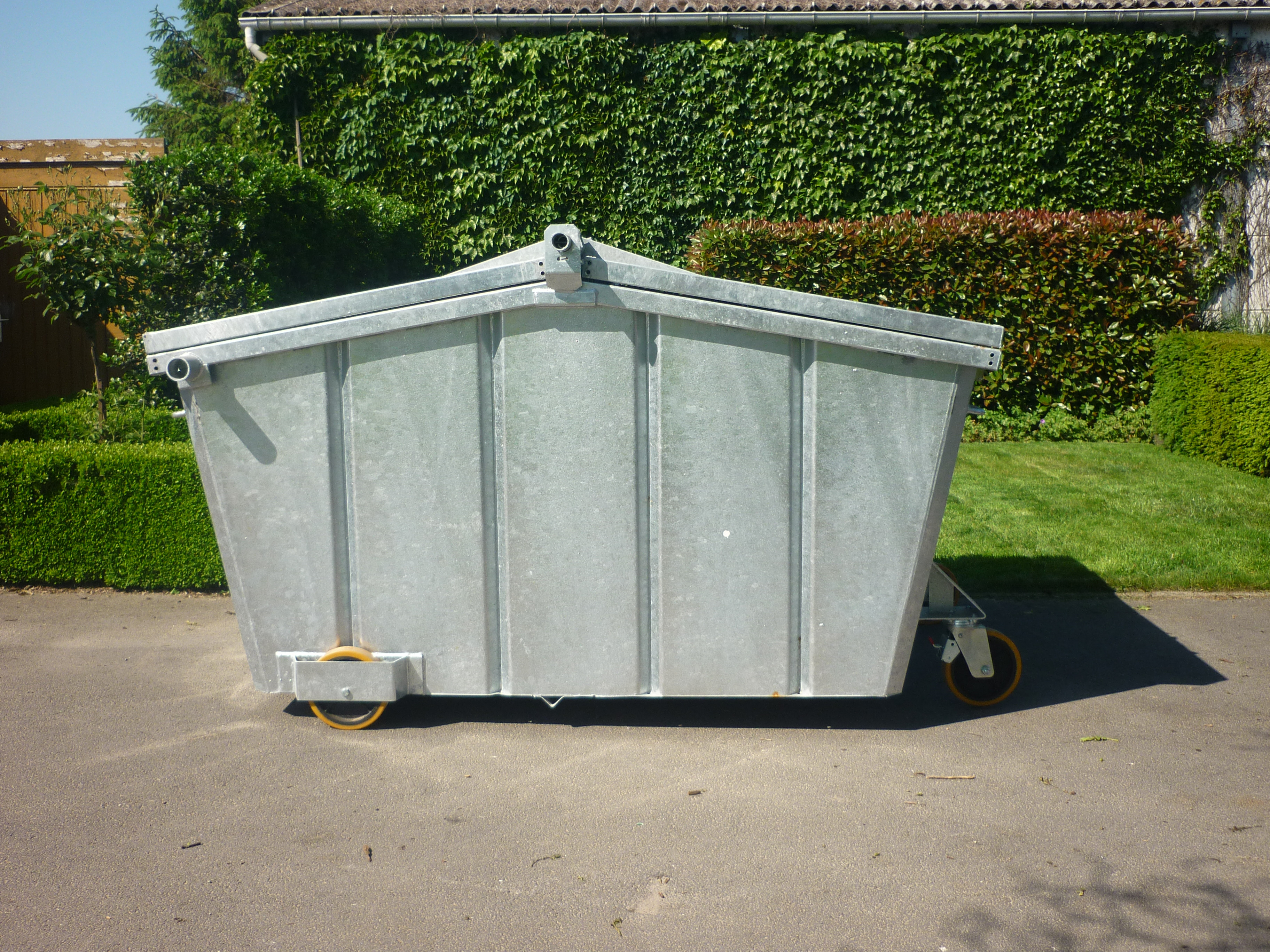 Rolcontainer 5000L zijkant.jpg