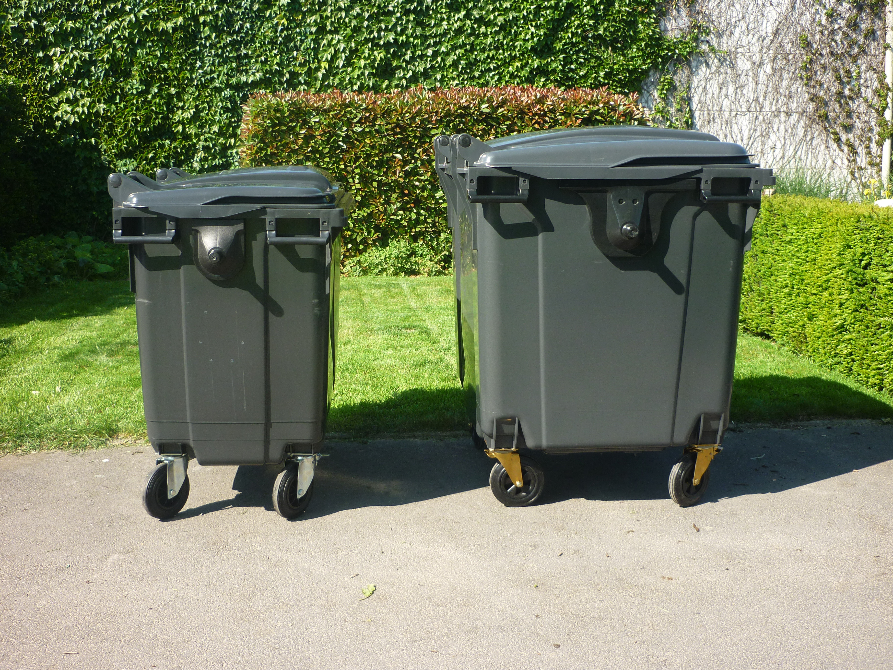 Rolcontainer 660L vs 1100L zijkant.jpg