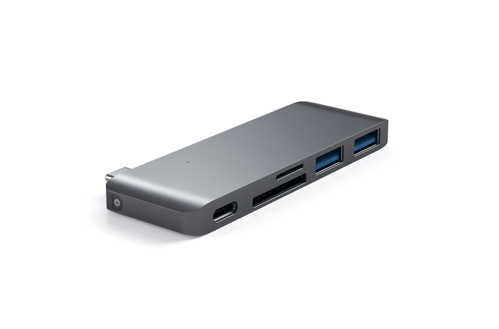 https://dpyxfisjd0mft.cloudfront.net/lab9-2/Producten/Satechi/Sat-Al-usb-c-pass-trough-space-gray.png?1526546451&w=1000&h=660